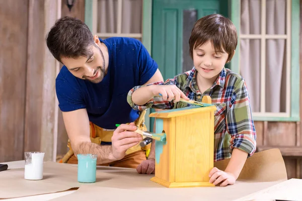 Father and son making birdhouse — Stock Photo