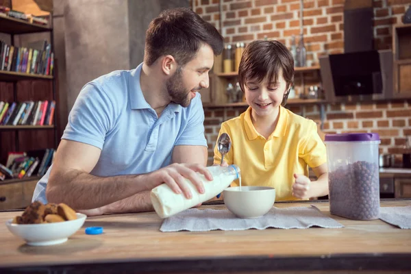 Father and son having breakfast — Stock Photo