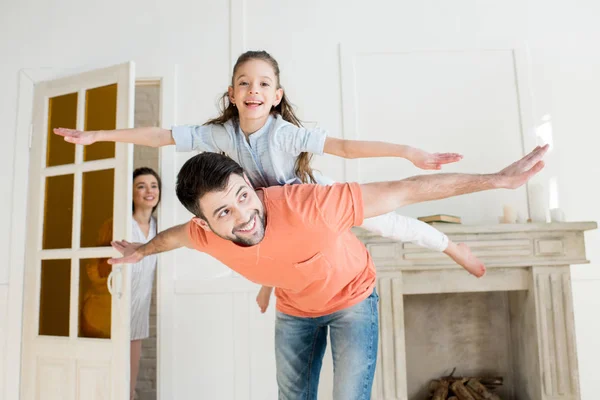 Happy family at home — Stock Photo