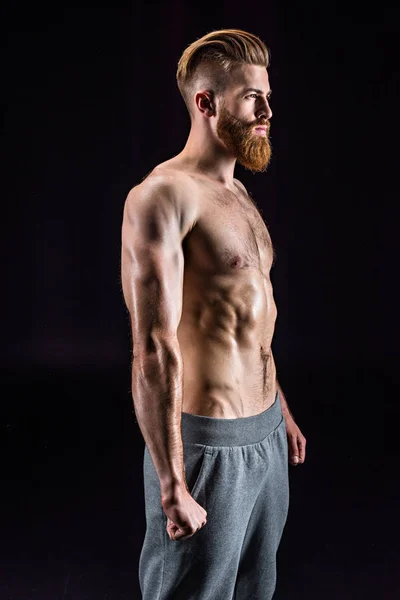 Бородатий спортсмен позують — стокове фото