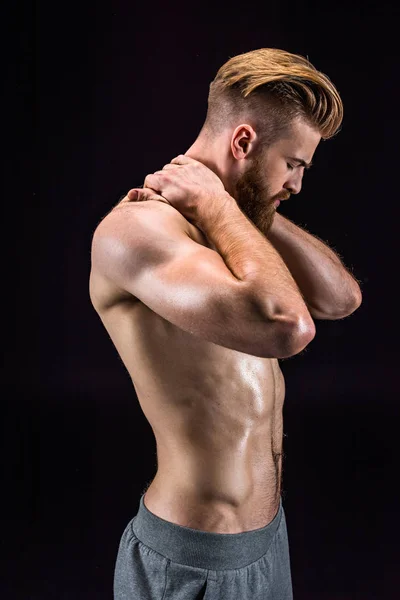 Shirtless bodybuilder posing — Stock Photo