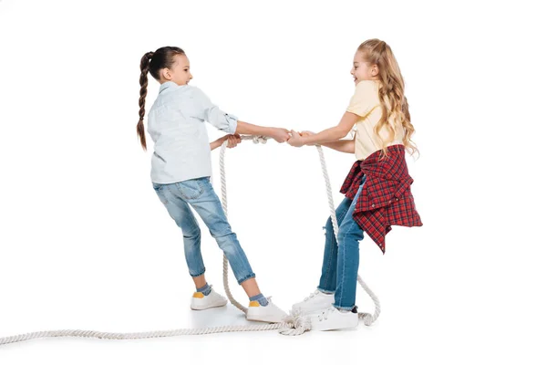 Girls play tug of war — Stock Photo