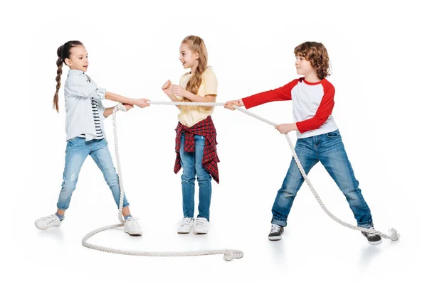 Kids play tug of war — Stock Photo