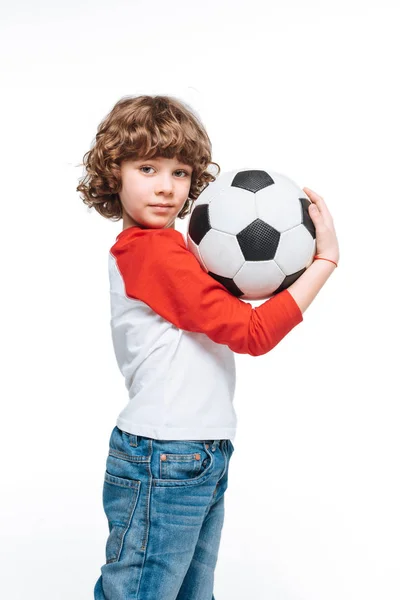 Маленька дитина з футбольним м'ячем — стокове фото