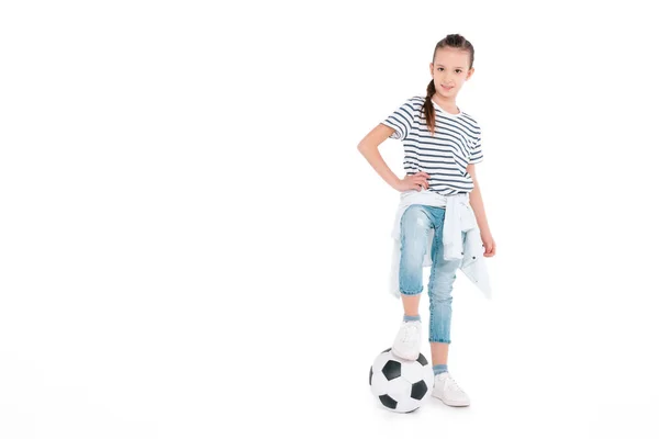 Menina jogar com bola de futebol — Fotografia de Stock