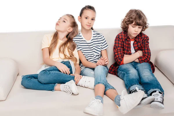 Friends sitting on couch — Stock Photo