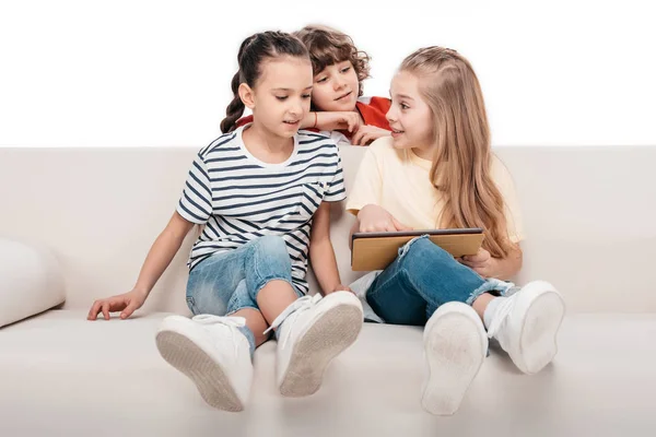 Kids using digital tablet — Stock Photo