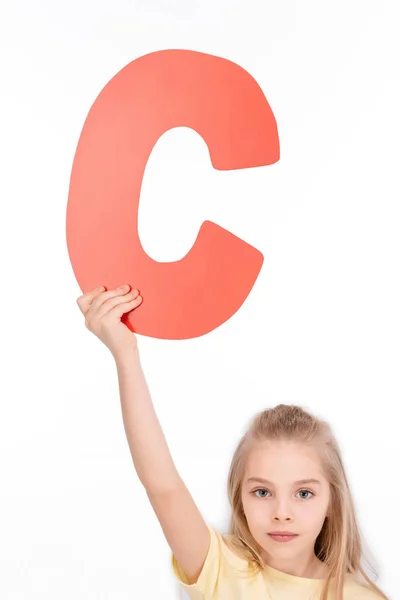 Criança segurando alfabeto letra — Fotografia de Stock