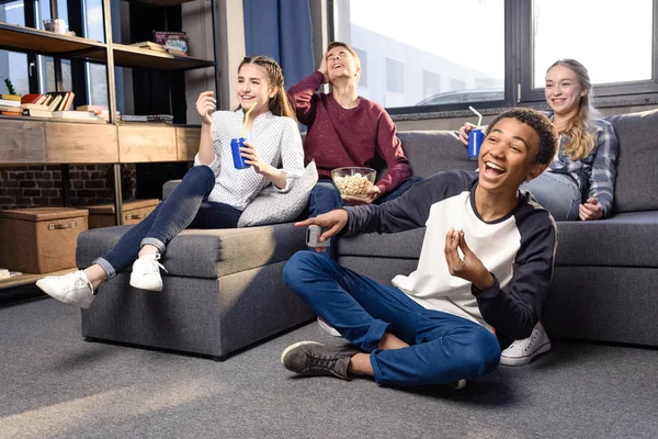 Teenagers watching movie — Stock Photo