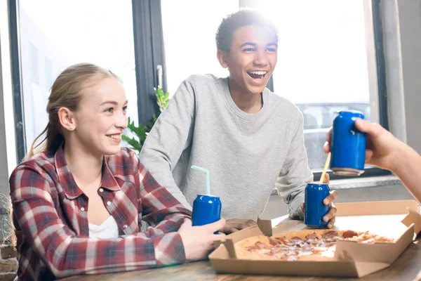 Friends spending time together — Stock Photo