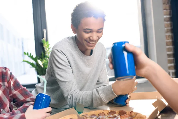 Freunde verbringen Zeit miteinander — Stockfoto