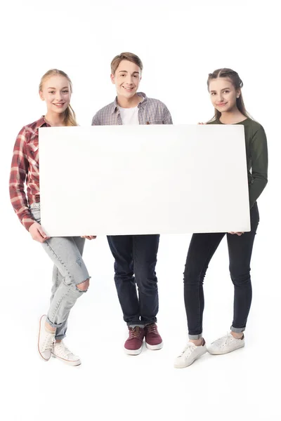Adolescentes con gran pancarta - foto de stock