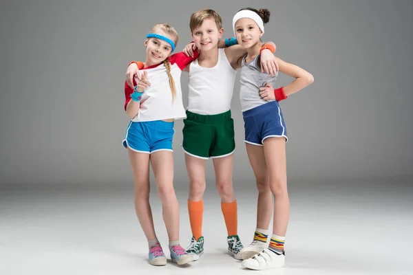 Активные дети в спортивной одежде — стоковое фото