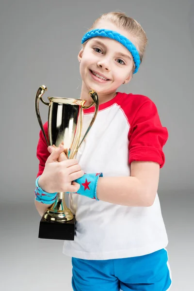 Menina ativa com cálice do campeão — Fotografia de Stock