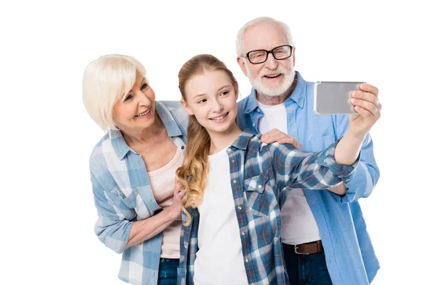 Famiglia che prende selfie — Foto stock