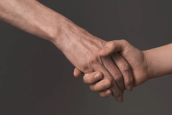 Люди, держащиеся за руки — стоковое фото