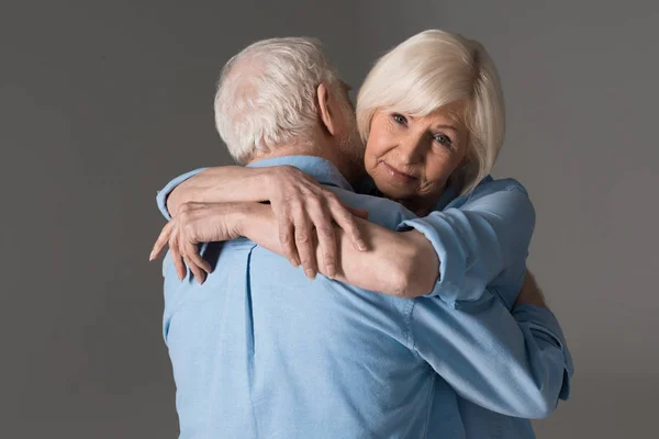 Senior couple embracing — Stock Photo