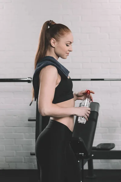 Sportswoman with sport bottle — Stock Photo