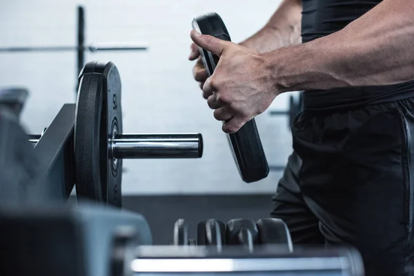 Muscular man in gym — Stock Photo