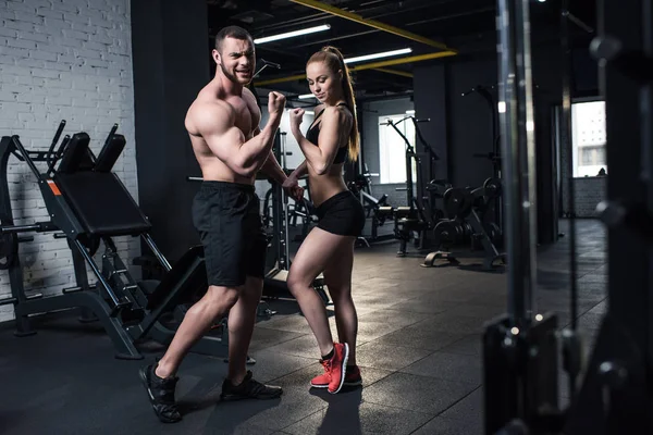 Sportive couple posing at gym — Stock Photo