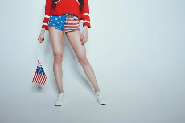 Mädchen im patriotischen Outfit Amerikas — Stockfoto