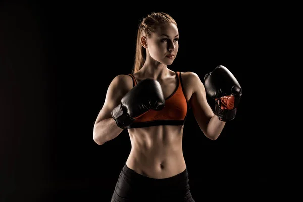 Sportswoman en gants de boxe — Photo de stock