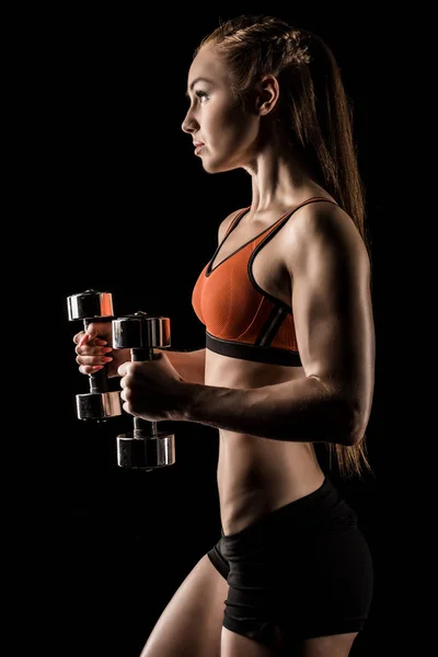 Sportswoman exercice avec haltères — Photo de stock
