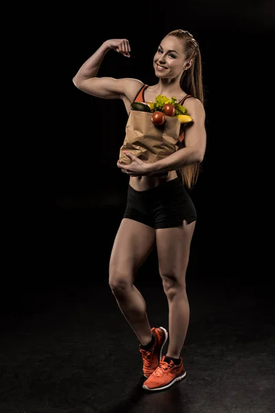 Mulher segurando saco com legumes — Fotografia de Stock