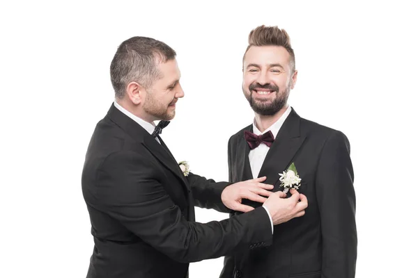 Pareja de novios preparándose para el día de la boda - foto de stock