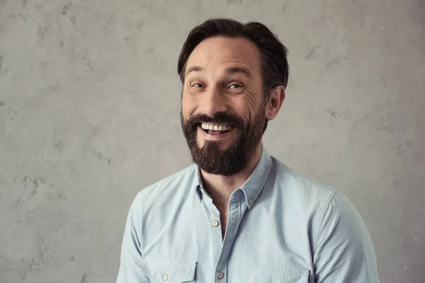 Handsome bearded man looking at camera — Stock Photo