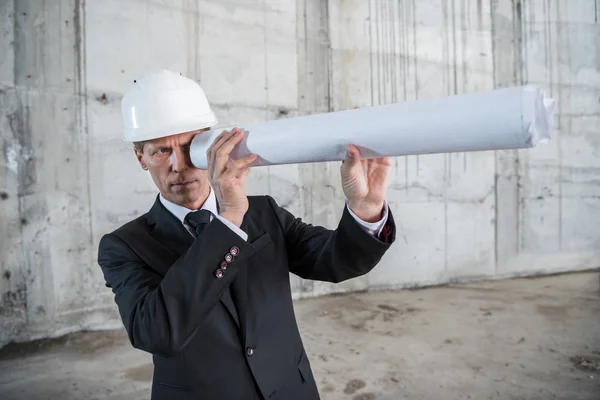 Arquitecto profesional en el trabajo - foto de stock