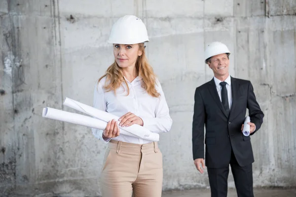 Arquitetos profissionais no trabalho — Fotografia de Stock