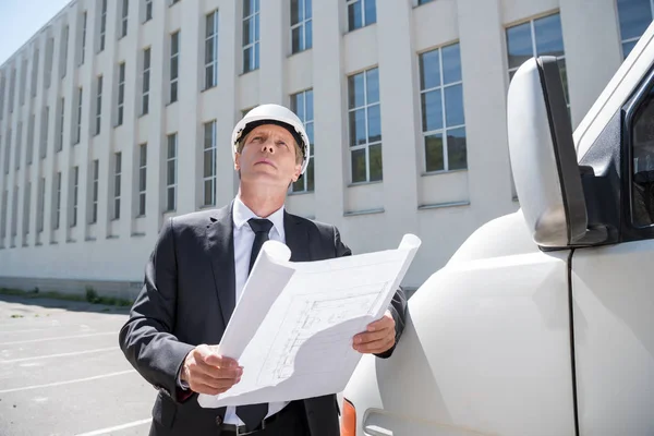 Arquitecto profesional en el trabajo - foto de stock