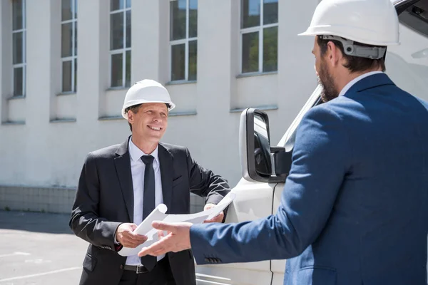 Arquitectos profesionales trabajando - foto de stock