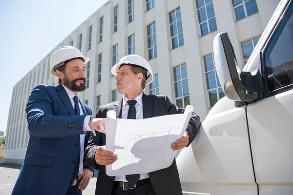 Architetti professionisti al lavoro — Foto stock