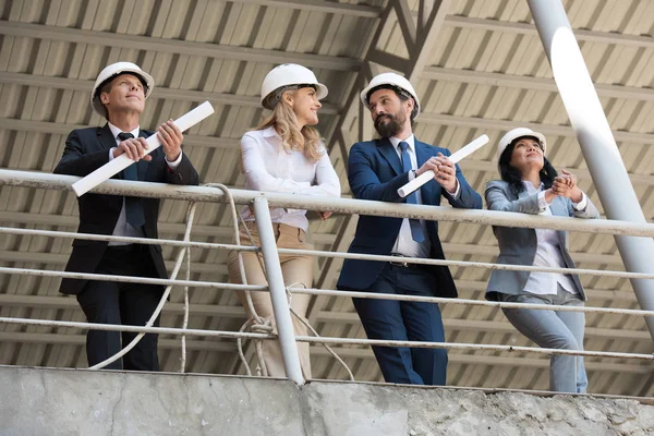 Team of contractors talking at construction site — Stock Photo