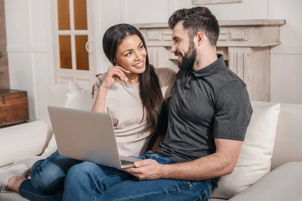 Couple with laptop at home — Stock Photo