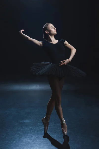 Ballet dancer in tutu — Stock Photo