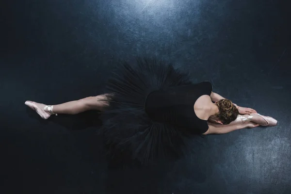 Ballerina sitting on twine — Stock Photo