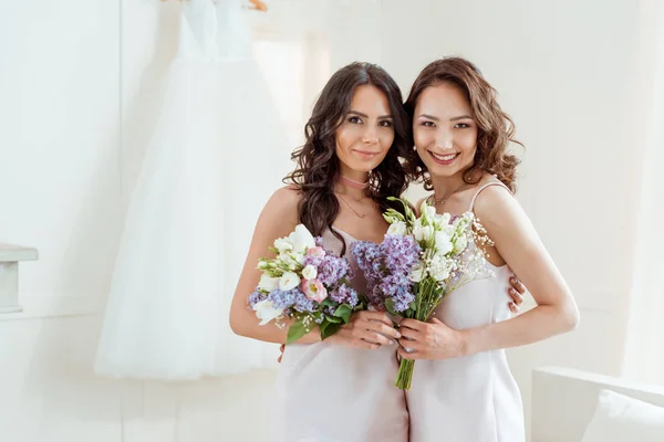 Damas de honor - foto de stock