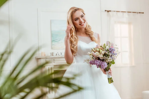 Bride with wedding bouquet — Stock Photo