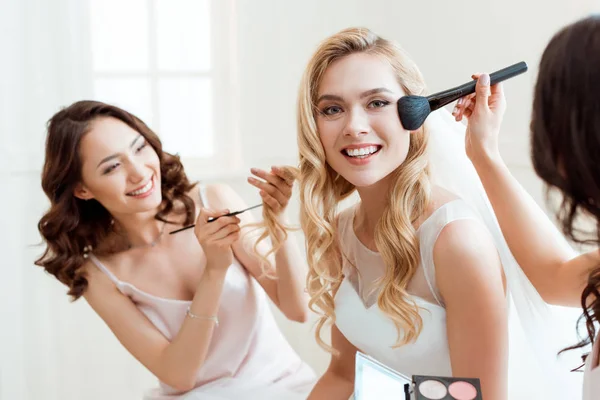 Bride getting makeup before wedding — Stock Photo