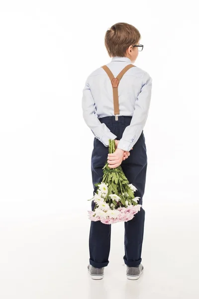 Niño pequeño con ramo de flores - foto de stock