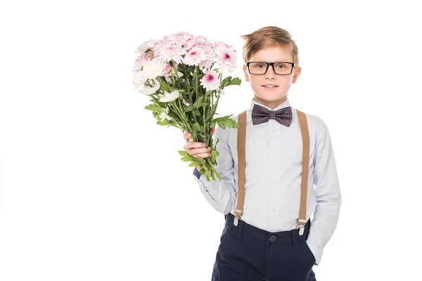 Маленький хлопчик з букетом квітів — стокове фото