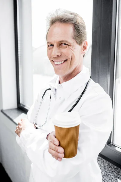 Doctor drinking coffee — Stock Photo