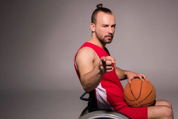 Disabled basketball player pointing finger — Stock Photo