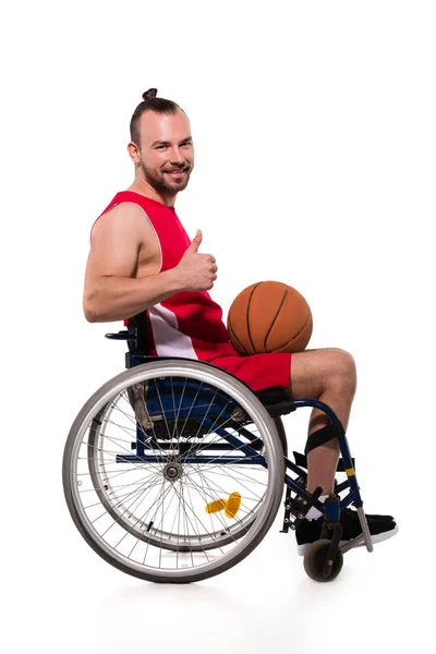 Basketball joueur en fauteuil roulant montrant pouce vers le haut — Photo de stock