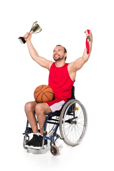 Esportista em cadeira de rodas com troféus — Fotografia de Stock