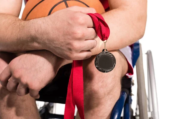 Sportif en fauteuil roulant avec médaille — Photo de stock