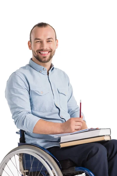 Hombre en silla de ruedas con libros - foto de stock